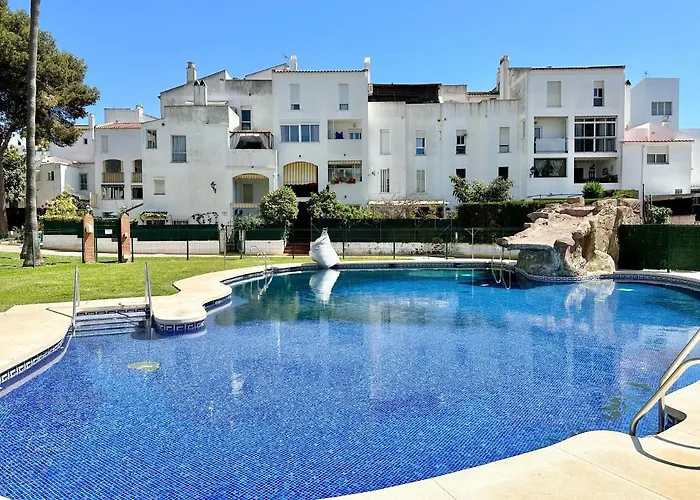 Nyaraló Family Near The Beach - Eaw Homes *